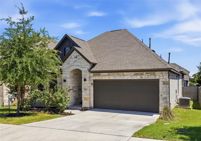 Photo 2 of Single family home for sale at 1124 Stetson Hat Trl, Georgetown, TX 78628 | MLS# 5493687 | Listing updated on 2026-07-17