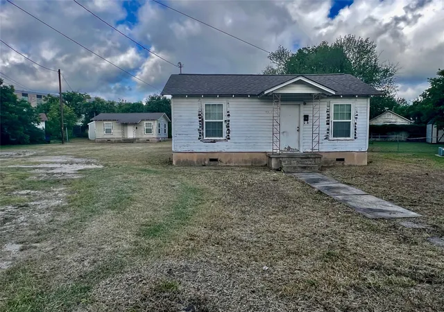 Photo 2 of Land for sale at 4904 Lynndale Dr, Austin, TX 78756 | MLS# 8614483 | Listing updated on 2026-08-09