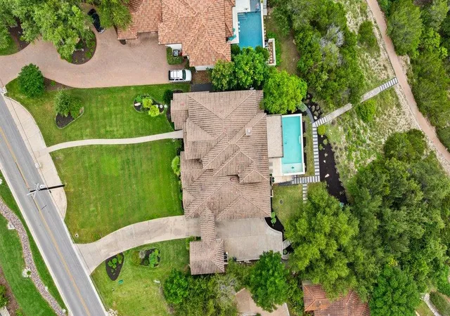Photo 3 of Single family home for sale at 701 Hurst Crk Rd, Lakeway, TX 78734 | MLS# 8770152 | Listing updated on 2026-09-30