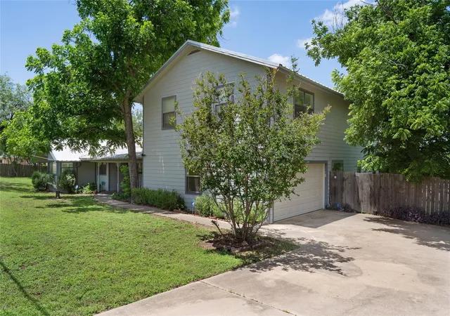 Homes for sale in Kingsland, TX | 6448 River Oaks Dr, Kingsland, TX 78639 | MLS# 9371898