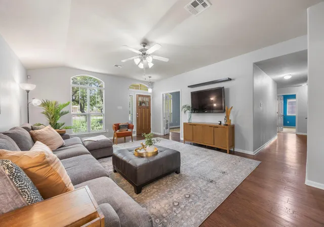 4th image of 17711 Linkhill Dr, Dripping Springs, TX 78620 | MLS# 3208030