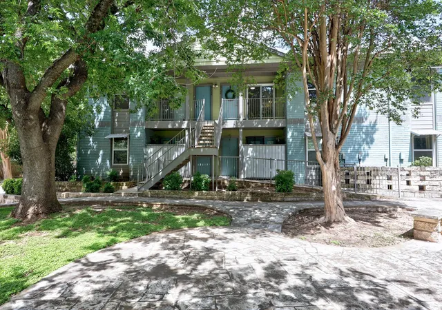 Listing Photo 2 - Condo for sale in building located at 3204 Menchaca Rd, Austin, TX 78704 - Unit #704