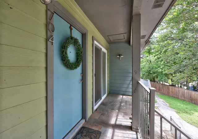 Listing Photo 3 - Condo for sale in building located at 3204 Menchaca Rd, Austin, TX 78704 - Unit #704