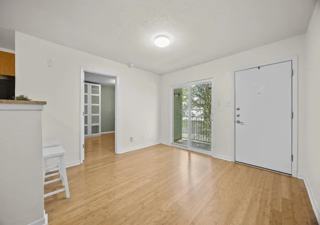 Listing Photo 4 - Condo for sale in building located at 3204 Menchaca Rd, Austin, TX 78704 - Unit #704