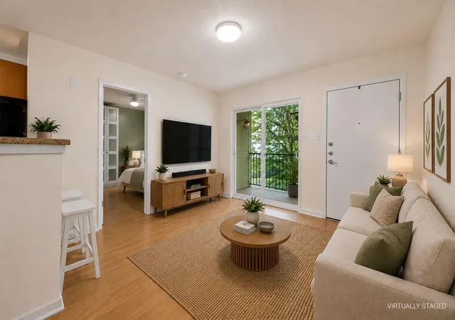 Listing Photo 5 - Condo for sale in building located at 3204 Menchaca Rd, Austin, TX 78704 - Unit #704