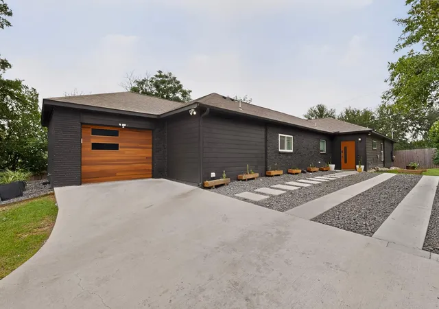 Photo 3 of Single family home for sale at 3305 Hycreek Dr, Austin, TX 78723 | MLS# 4832395 | Listing updated on 2026-10-12