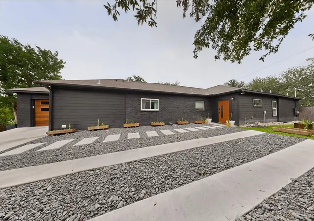 Photo 4 of Single family home for sale at 3305 Hycreek Dr, Austin, TX 78723 | MLS# 4832395 | Listing updated on 2026-10-12