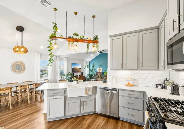 5th image of 10700 Sentinel Dr, Austin, TX 78747 | MLS# 8518132
