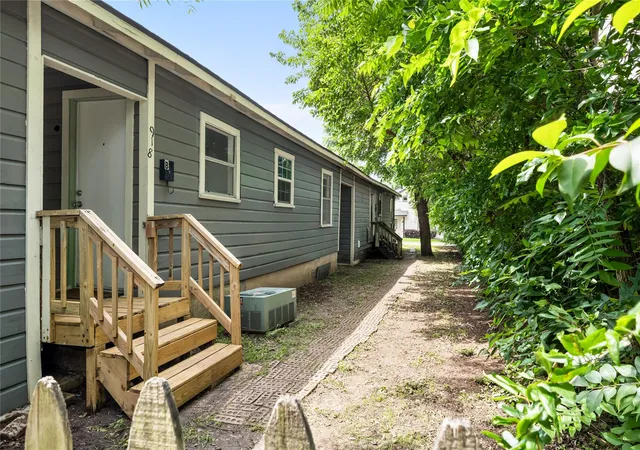 Listing Photo 5 - Condo for sale in building located at 918 E 50th, Austin, TX 78751