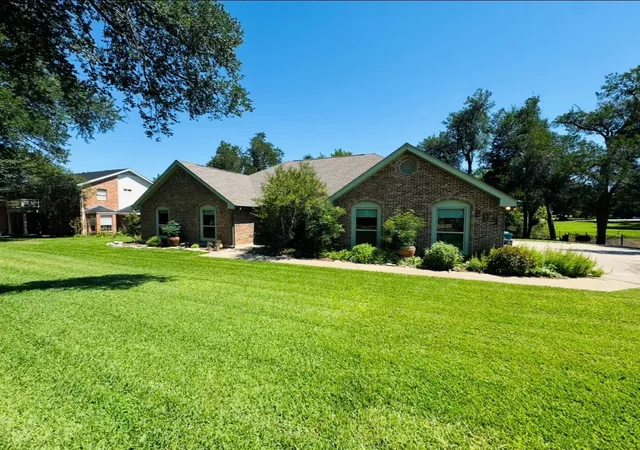 39th image of 203 E 11th St, Elgin, TX 78621 | MLS# 1217009