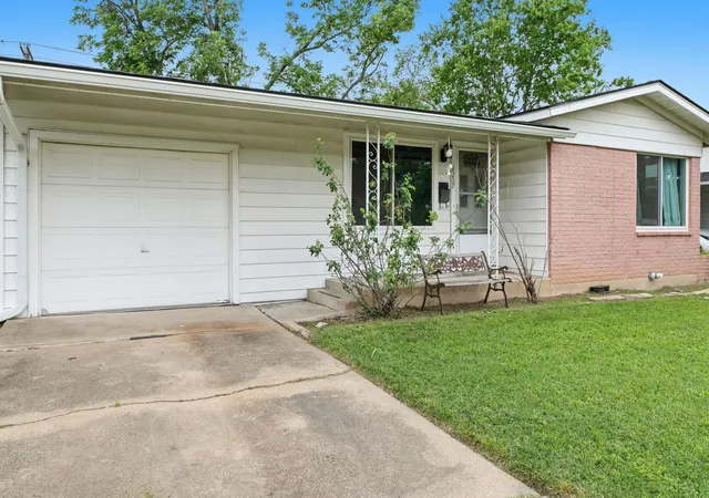 3rd image of 8207 Lazy Ln, Austin, TX 78757 | MLS# 3112743