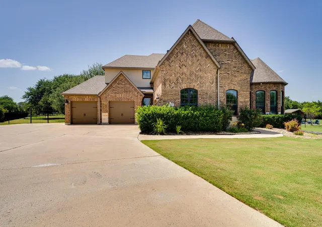 Photo 3 of Single family home for sale at 112 Mescalero, Liberty Hill, TX 78642 | MLS# 1043163 | Listing updated on 2026-09-30