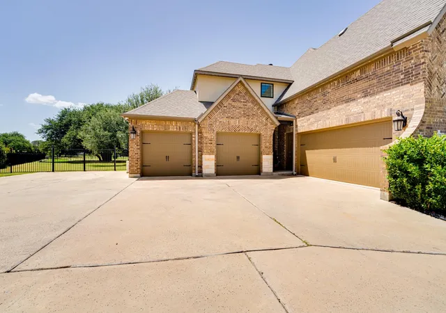 Photo 3 of Single family home for sale at 112 Mescalero, Liberty Hill, TX 78642 | MLS# 1043163 | Listing updated on 2026-09-30
