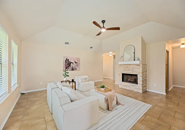 Photo 4 of Single family home for sale at 111 Stephen Ln, Georgetown, TX 78626 | MLS# 2772869 | Listing updated on 2026-09-04