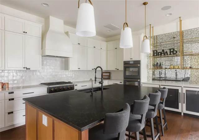 4th image of 705 W 10Th St, Georgetown, TX 78626 | MLS# 6814043
