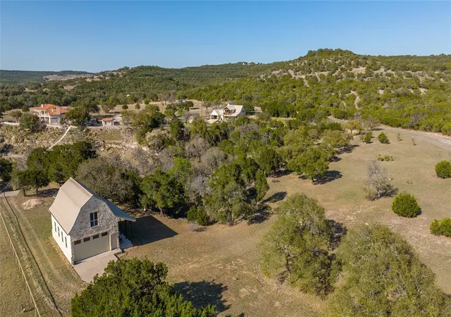 Photo 3 of Single family home for sale at 5135 Lookout Ridge Dr, Marble Falls, TX 78654 | MLS# 2573373 | Listing updated on 2026-10-07
