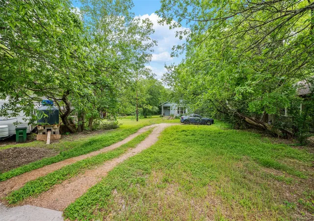 Photo 2 of Land for sale at 1132 Eleanor St, Austin, TX 78721 | MLS# 5652863 | Listing updated on 2026-09-03