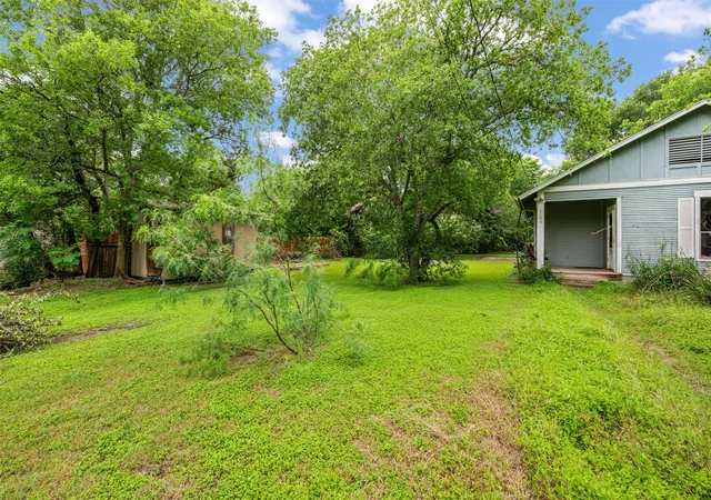 Photo 3 of Land for sale at 1132 Eleanor St, Austin, TX 78721 | MLS# 5652863 | Listing updated on 2026-09-03