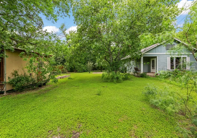 Photo 3 of Land for sale at 1132 Eleanor St, Austin, TX 78721 | MLS# 5652863 | Listing updated on 2026-09-03