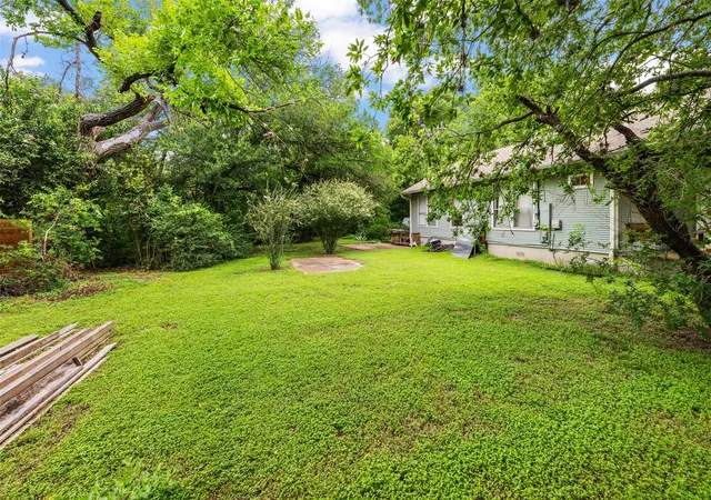 Photo 4 of Land for sale at 1132 Eleanor St, Austin, TX 78721 | MLS# 5652863 | Listing updated on 2026-09-03