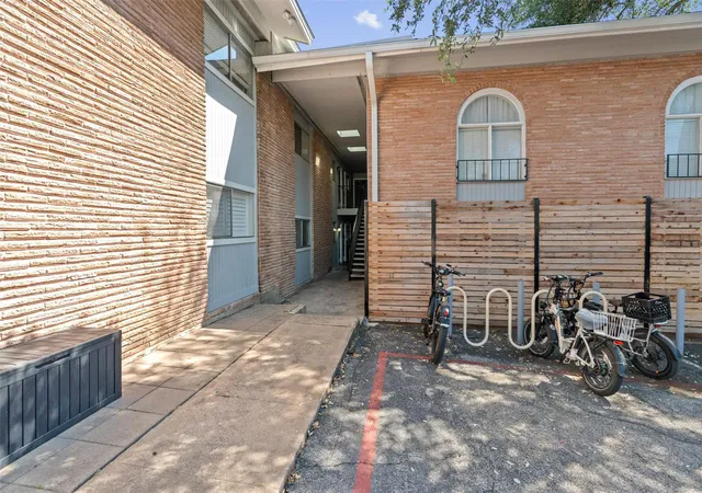 5th image of 2208 Enfield Rd, Austin, TX 78703