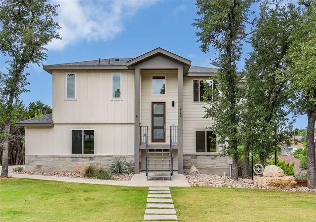 Photo 1 of Sale Pending at 429 Summit Ridge Dr N, Point Venture, TX 78645 | MLS# 3826392 | Listing updated on 2026-09-28