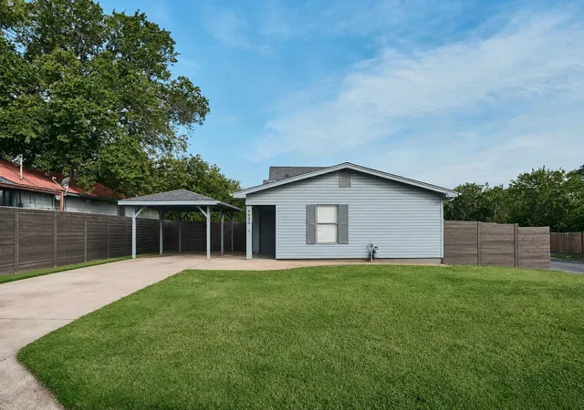 Listing Photo 3 - Condo for sale in building located at 6920 Bethune Ave, Austin, TX 78752 - Unit #1, 2 AND 3