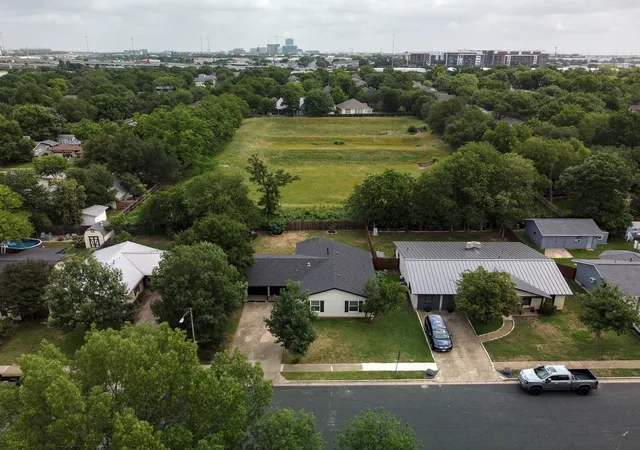 16th image of 3112 Crosscreek Dr, Austin, TX 78757 | MLS# 3904294