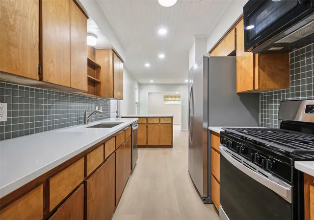 5th image of 3112 Crosscreek Dr, Austin, TX 78757 | MLS# 3904294