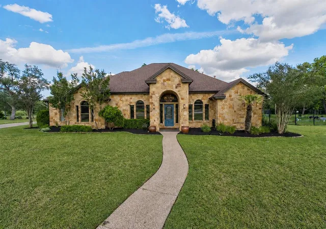 Photo 1 of Single family home for sale at 416 Shadywood Ln, Dripping Springs, TX 78620 | MLS# 8326916 | Listing updated on 2026-08-31