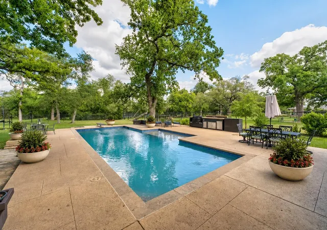 Photo 3 of Single family home for sale at 416 Shadywood Ln, Dripping Springs, TX 78620 | MLS# 8326916 | Listing updated on 2026-08-31