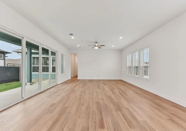Photo 4 of Sale Pending at 7517 Boyd Hvn Dr, Austin, TX 78744 | MLS# 6190840 | Listing updated on 2026-08-15