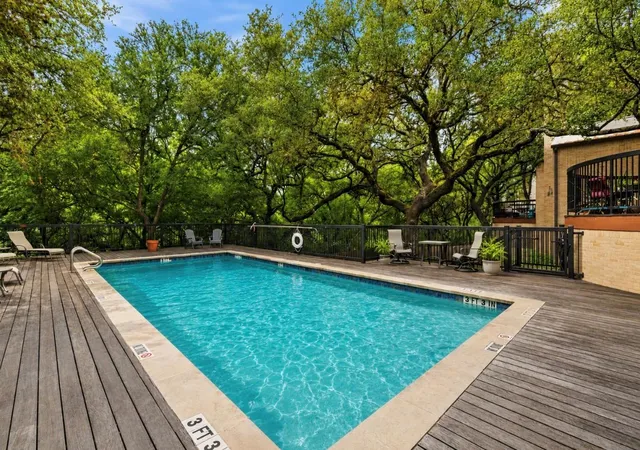 Listing Photo 4 - Condo for sale in building located at 1615 Spyglass Dr, Austin, TX 78746 - Unit #4