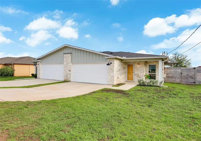 Photo 3 of Multi family home for sale at 20109 Travis Dr, Jonestown, TX 78645 | MLS# 7574689 | Listing updated on 2026-07-17