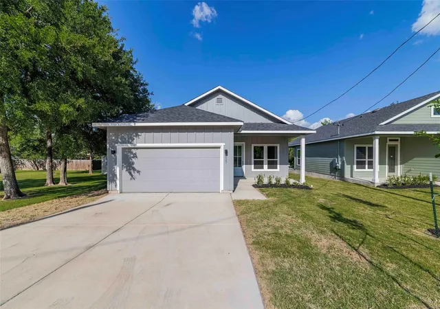 1st image of 627 Birch Ln, Cottonwood Shores, TX 78657 | MLS# 3721215