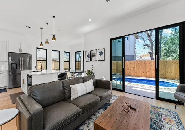 3rd image of 910 Tillery St, Austin, TX 78702