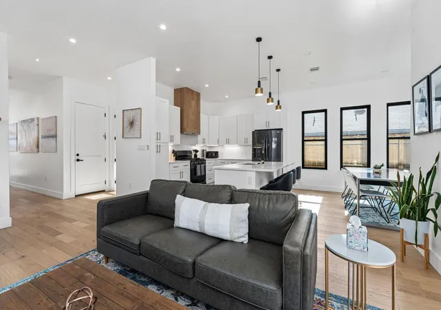 4th image of 910 Tillery St, Austin, TX 78702