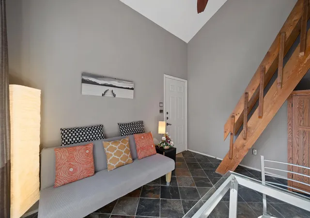 Listing Photo 5 - Condo for sale in building located at 2210 Pearl St, Austin, TX 78705 - Unit #301
