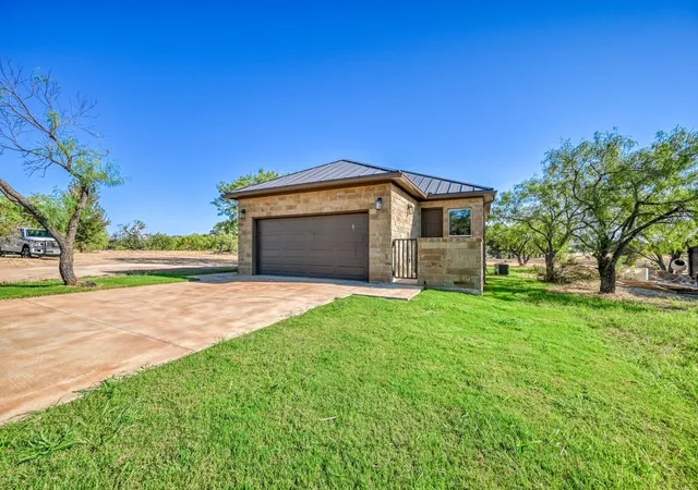 Photo 1 of Single family home for sale at 302 Parallel Cir, Horseshoe Bay, TX 78657 | MLS# 7056496 | Listing updated on 2026-09-14
