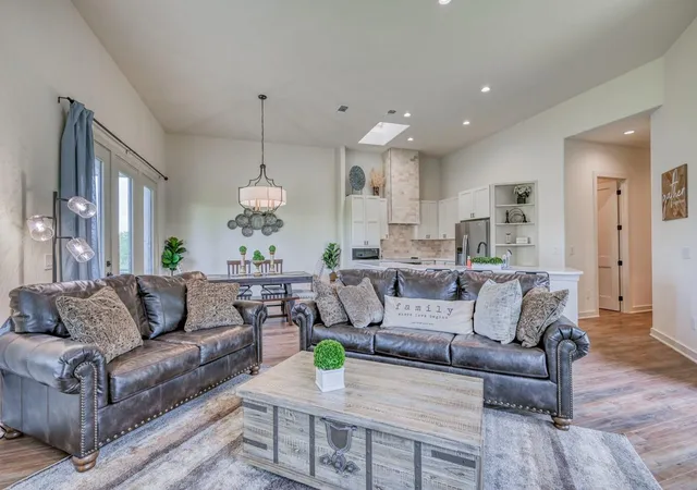 Photo 4 of Single family home for sale at 302 Parallel Cir, Horseshoe Bay, TX 78657 | MLS# 7056496 | Listing updated on 2026-09-14
