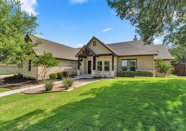 Photo 1 of Single family home for sale at 307 Shady Grv Pkwy, Burnet, TX 78611 | MLS# 6486836 | Listing updated on 2026-05-23