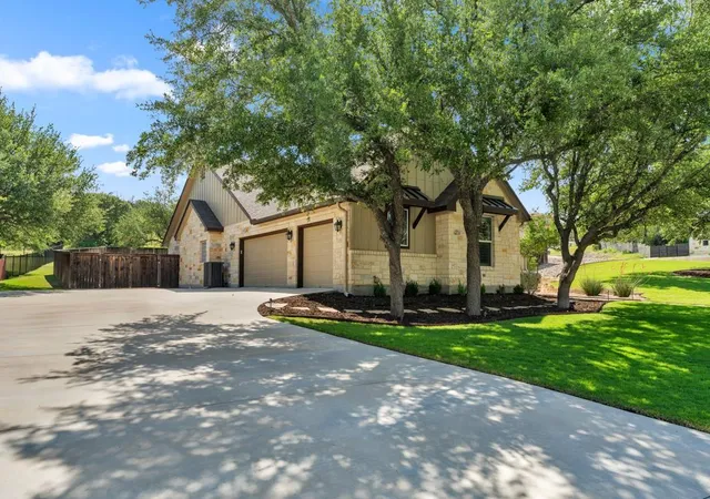 Photo 2 of Single family home for sale at 307 Shady Grv Pkwy, Burnet, TX 78611 | MLS# 6486836 | Listing updated on 2026-05-23