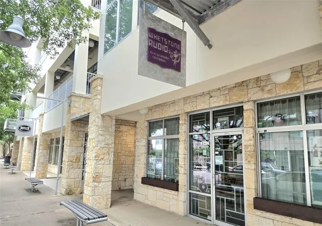 image of 2401 E 6Th St, Austin, TX 78702