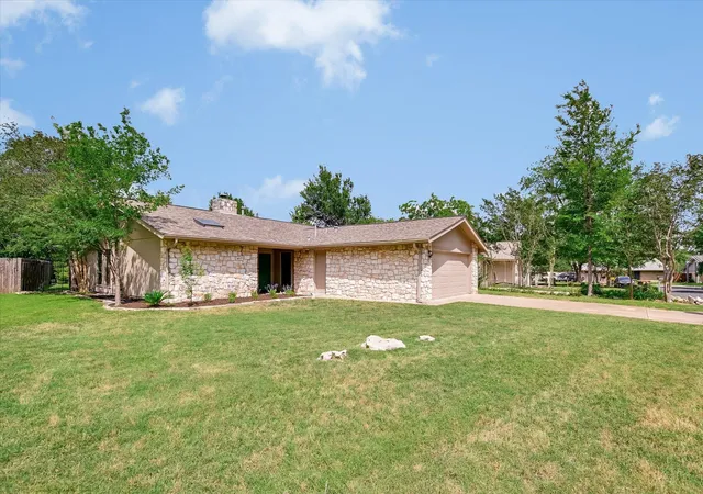 3rd image of 4806 Canyonbend Cir, Austin, TX 78735 | MLS# 4427175