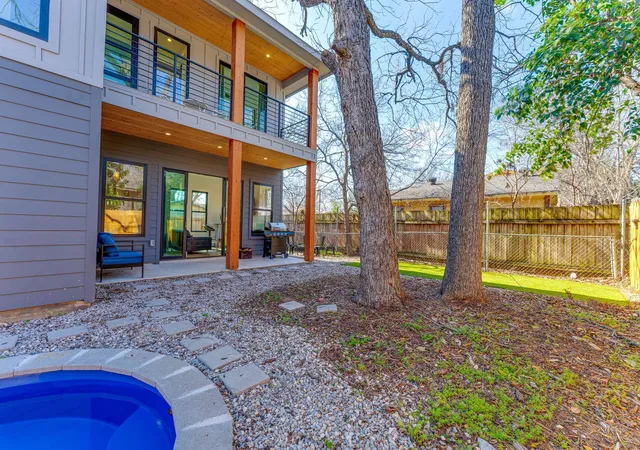 2nd image of 910 Tillery St, Austin, TX 78702