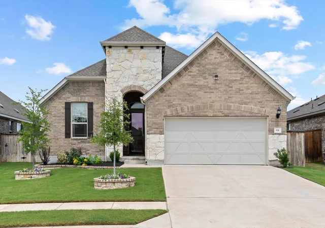 Photo 1 of Single family home for sale at 121 Shagbark Trl, Bastrop, TX 78602 | MLS# 4374306 | Listing updated on 2026-10-28