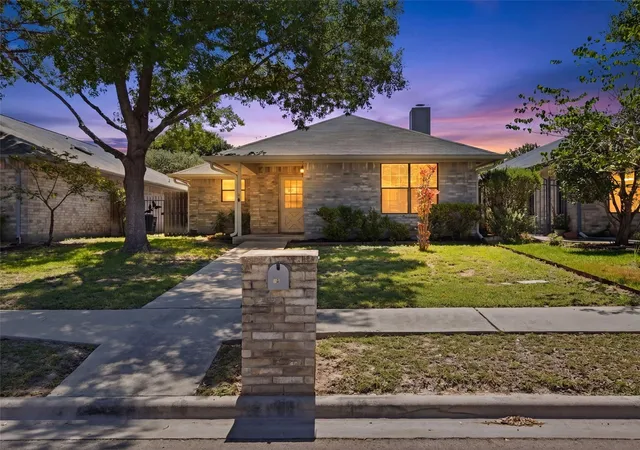 1st image of 526 Riverside Dr, New Braunfels, TX 78130 | MLS# 9820898