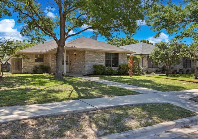 2nd image of 526 Riverside Dr, New Braunfels, TX 78130 | MLS# 9820898