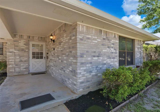 3rd image of 526 Riverside Dr, New Braunfels, TX 78130 | MLS# 9820898