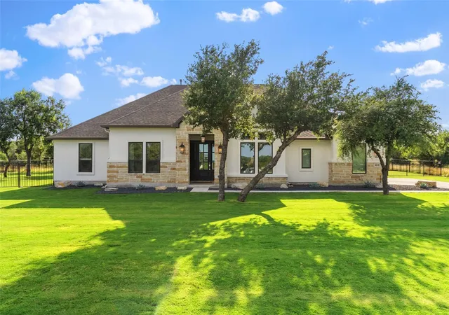 Photo 3 of Single family home for sale at 412 Oakpark Dr, Spicewood, TX 78669 | MLS# 6156362 | Listing updated on 2026-06-18